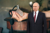 Žena se poprskala "parfemom", pa umrla: Putin proglašen moralno odgovornim za njenu smrt