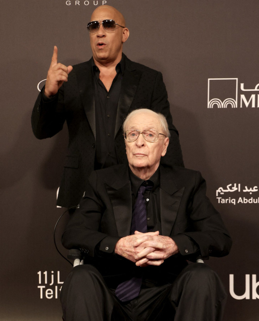 Majkl Kejn u invalidskim kolicima dočekan ovacijama: Njegov emotivni govor je mnoge rastužio (FOTO/VIDEO)