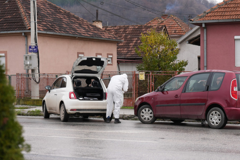 Jezivi detalji zločina u Čačku: Majci i ocu prerezao vrat, sebe izbo u grudi (FOTO/VIDEO)