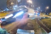 Nestvarna scena na kružnom toku! Automobil doslovno poleteo, preleteo dva vozila i udario u ogradu (VIDEO)