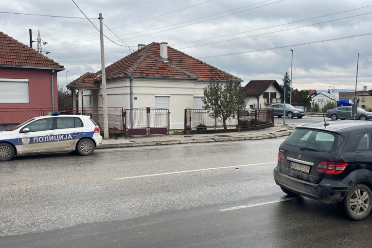 Tela nastradale porodice odneta na obdukciju: Sumnja se da je sin ubio roditelje pa sebi presudio (FOTO/VIDEO)