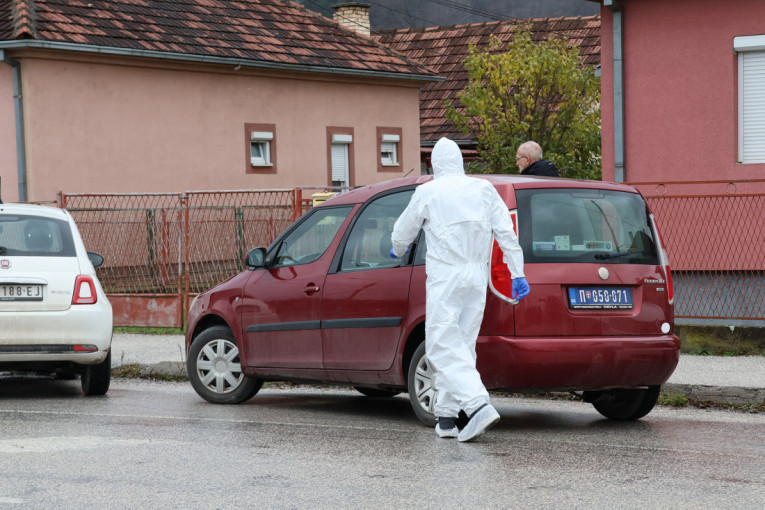Ovo je kuća u kojoj su pronađena tela oca, majke i sina! Komšije: "Bili su divni i pošteni ljudi" (FOTO/VIDEO)