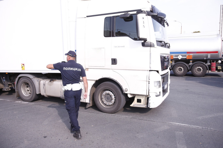 Potera duga 320 kilometara: Vozač kamionom ubio pešaka u Grdelici, pa pobegao