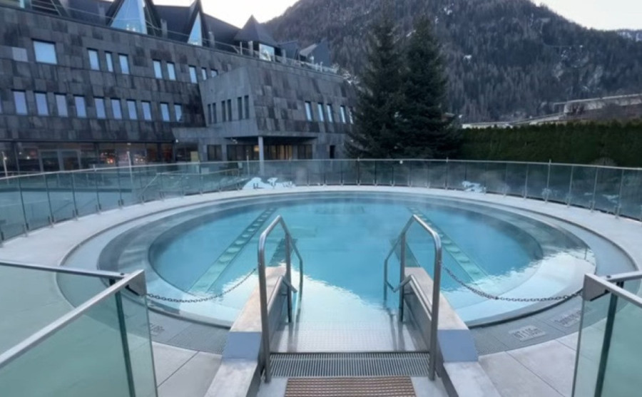 Noću je posebno magično: Futuristički termalni raj usred Alpa koji ostavlja bez daha (FOTO)