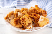 Recept dana: Honeycomb ili saće bombone su viralni kolač koji se pravi od tri sastojka - pod prstima hrska, u ustima se topi