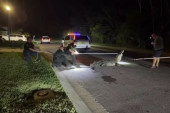 Ovako nešto se ne viđa često: Policija u žestokoj borbi sa aligatorom, pogledajte šta je uradio! (FOTO)
