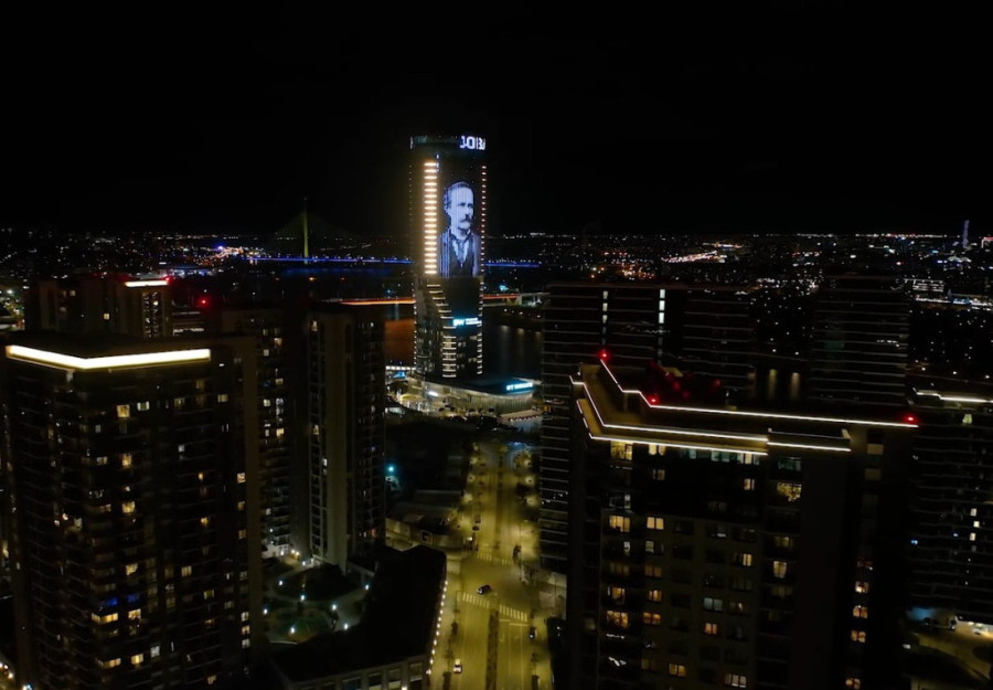 Zmaj obasjao Beograd: Kula zasijala u čast čuvara dečjeg osmeha (VIDEO)