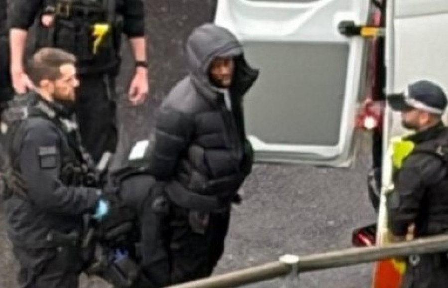 Vojnici žele da sruše vlast: Helikopteri nad prestonicom, granice zatvorene, a svi se pitaju šta je sa predsednikom!