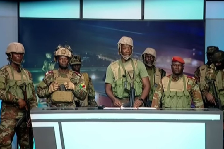 Vojnici žele da sruše vlast: Helikopteri nad prestonicom, granice zatvorene, a svi se pitaju šta je sa predsednikom!