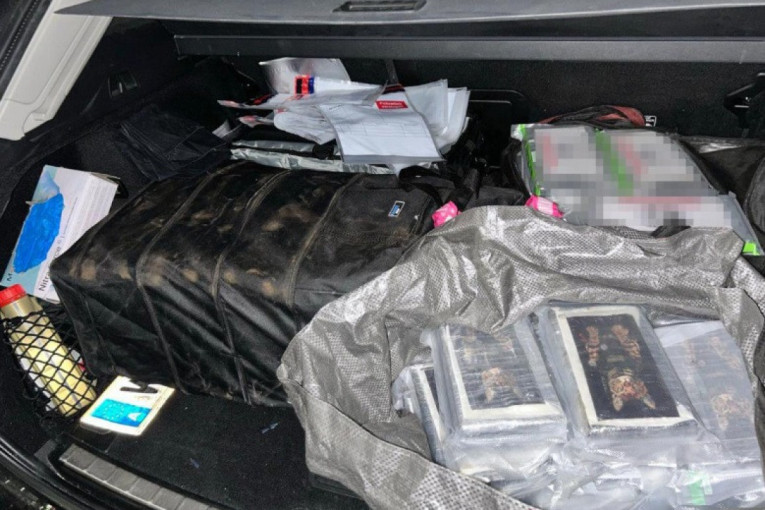Razbijena balkanska narko-ruta: Vođa pao u Srbiji, droga plovila iz Španije! Zaplenjeni i luksuzni automobili (FOTO)