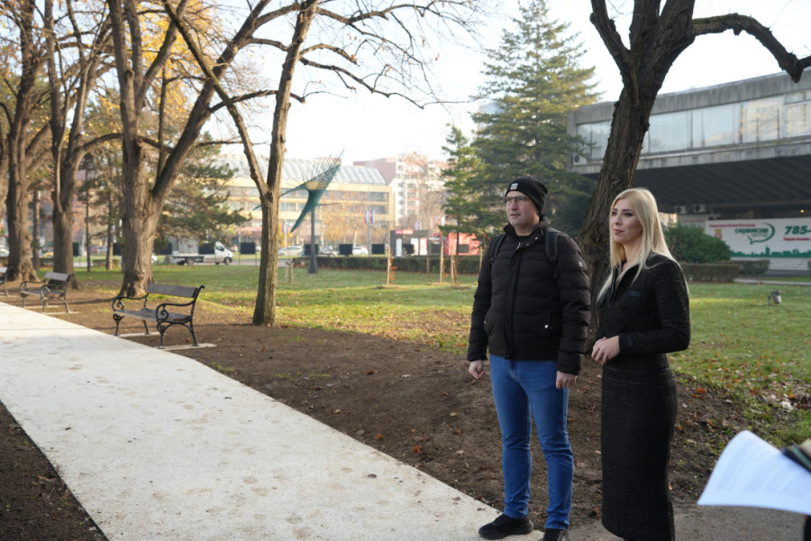 Novo romantično mesto u gradu: Otvorena „Staza ljubavi“ ispred Opštine Novi Beograd