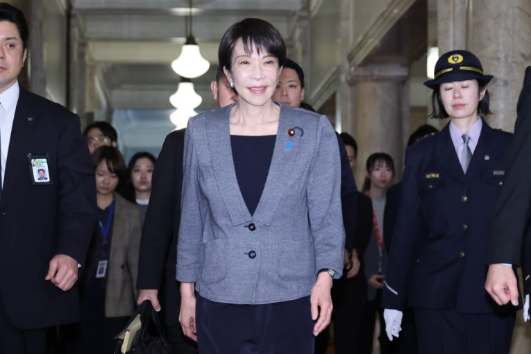 Nužda zakon menja: Premijerka Japana se pridružila borbi za veći broj ženskih toaleta u parlamentu