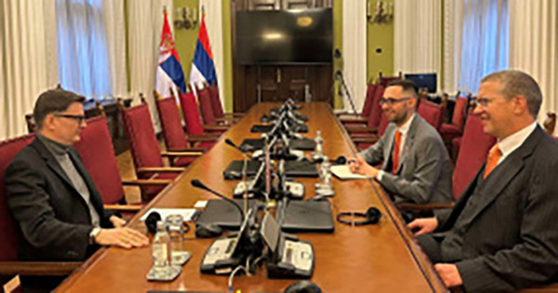 Jovanov sa diplomatama iz Britanije: Gosti zadovoljni radom srpske skupštine