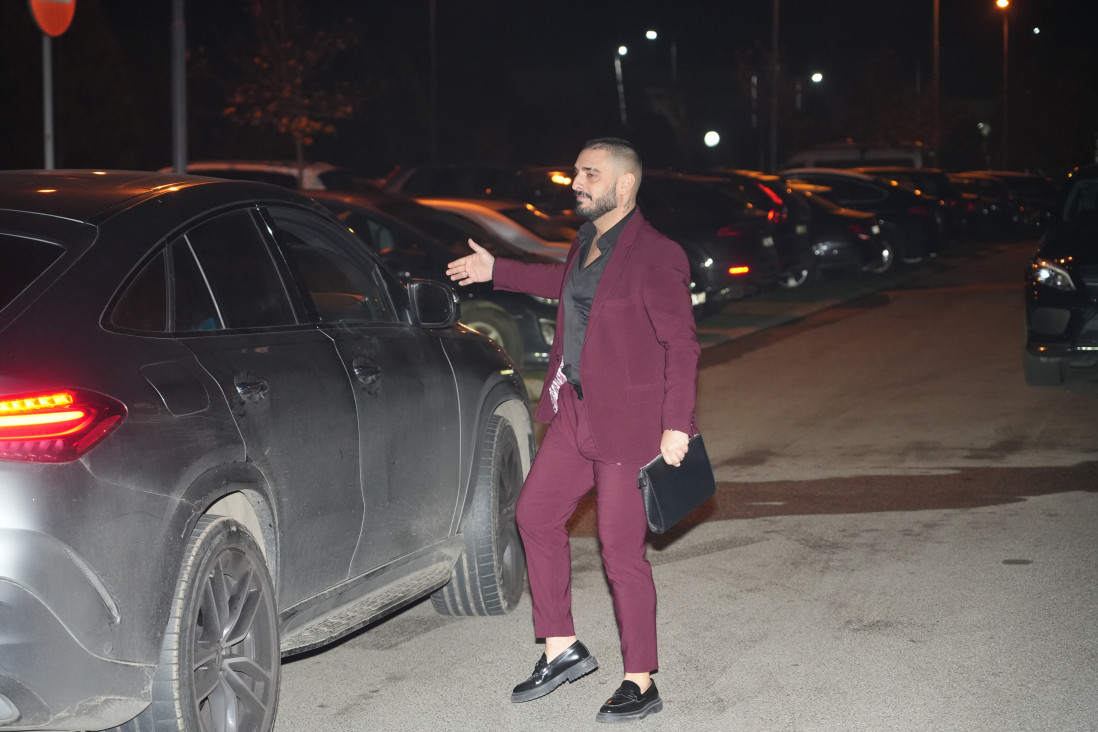 Sanke vezao za auto, pa vozio decu! Darko Lazić usijao mreže objavom (FOTO)