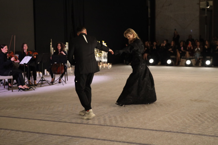 Follow Your Heart II: Revija Bate Spasojevića je posvećena jednoj posebnoj ženi kroz kolekciju za jesen/zimu (GALERIJA)