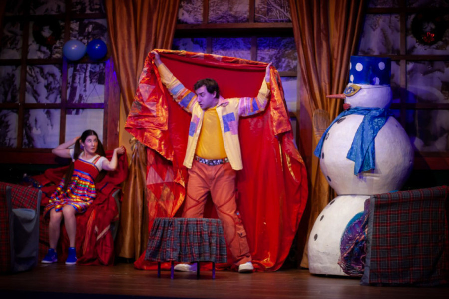 Novogodišnja predstava "Snežna bajka" u Pozorištu Puž: Bata i Seka u još jednom obračunu sa Slatkim Slađom (FOTO)