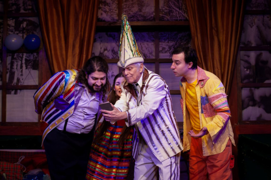 Novogodišnja predstava "Snežna bajka" u Pozorištu Puž: Bata i Seka u još jednom obračunu sa Slatkim Slađom (FOTO)