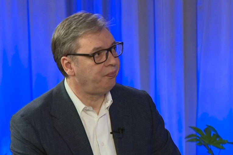 Vučić poručio iz Niša: Otvaramo dve fabrike iz EU! Gradićemo brzu prugu, porodilište, drugu fazu KC i stadion lepoticu!