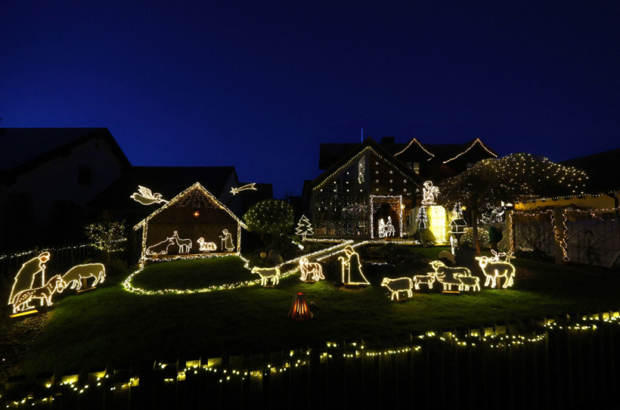 Kad strast stvara magiju: Valentin (16) napravio kilometar dugu instalaciju, a jedan Nemac već dve decenije pali 45.000 lampica (FOTO)