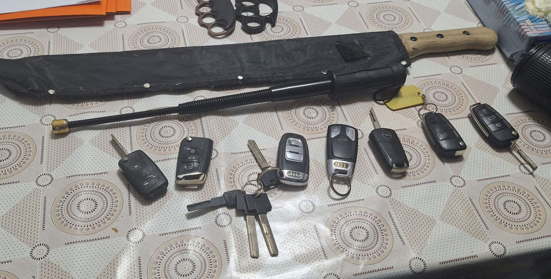 Policijski pretresi po Preševu: U štekovma sve od drona do mačete (FOTO/VIDEO)