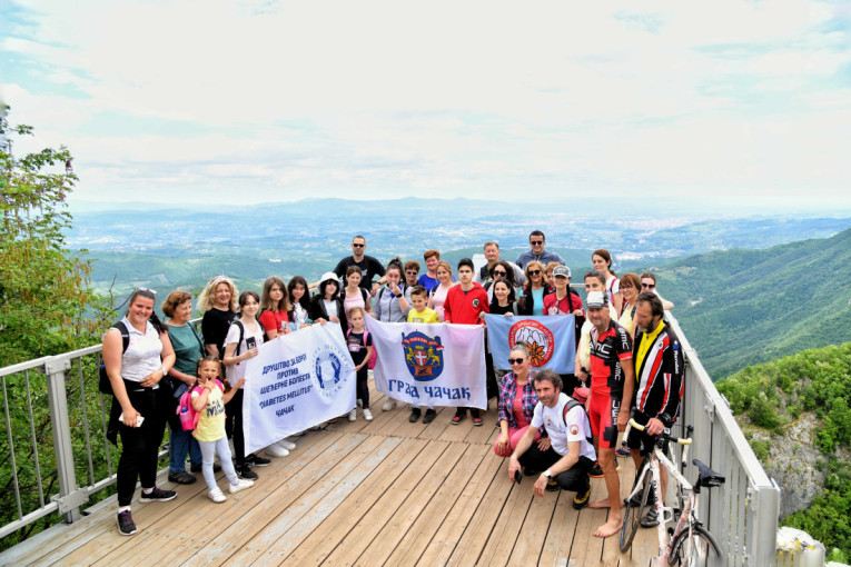 Do Meseca i nazad - milijardu koraka za zdravlje: Otvori plavi krug obeležava pet godina postojanja