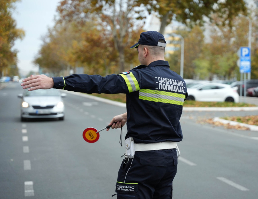Lančani sudar na Brankovom: Haos na mostu, sve stoji!