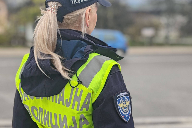 Jeziv prizor kod Bubanj potoka: Vozilo se prevrnulo na krov, policija na licu mesta