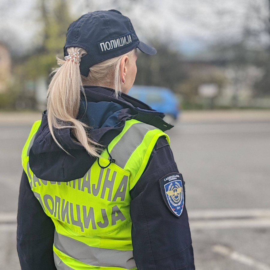 Uhapšen osumnjičeni da je prilikom privođenja policajca udario u glavu
