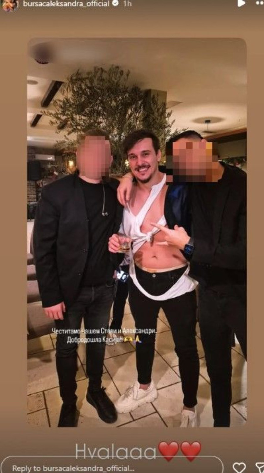 Muž Aleksandre Bursać ceo iscepan slavi rođenje naslednice: " Ti si ćerko tatin sin"