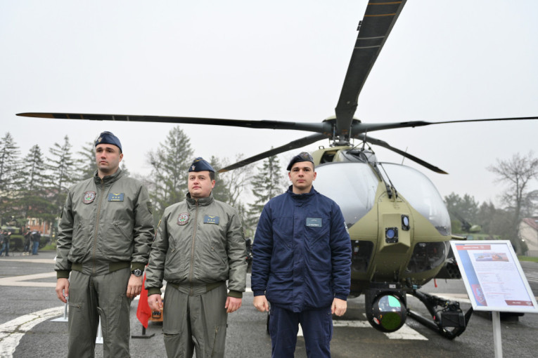 Vučić u kasarni "Mija Stanimirović": Evo šta je rekao o nervozi Hrvata zbog naših "rafala" (FOTO/VIDEO)
