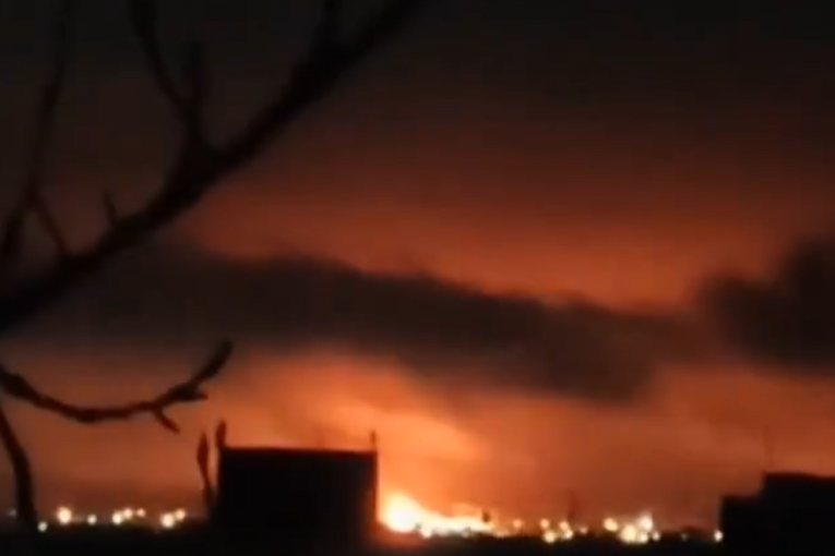 Paklena noć u Rusiji: Gori rafinerija nafte, desetine dronova oborene iznad nekoliko oblasti (VIDEO)