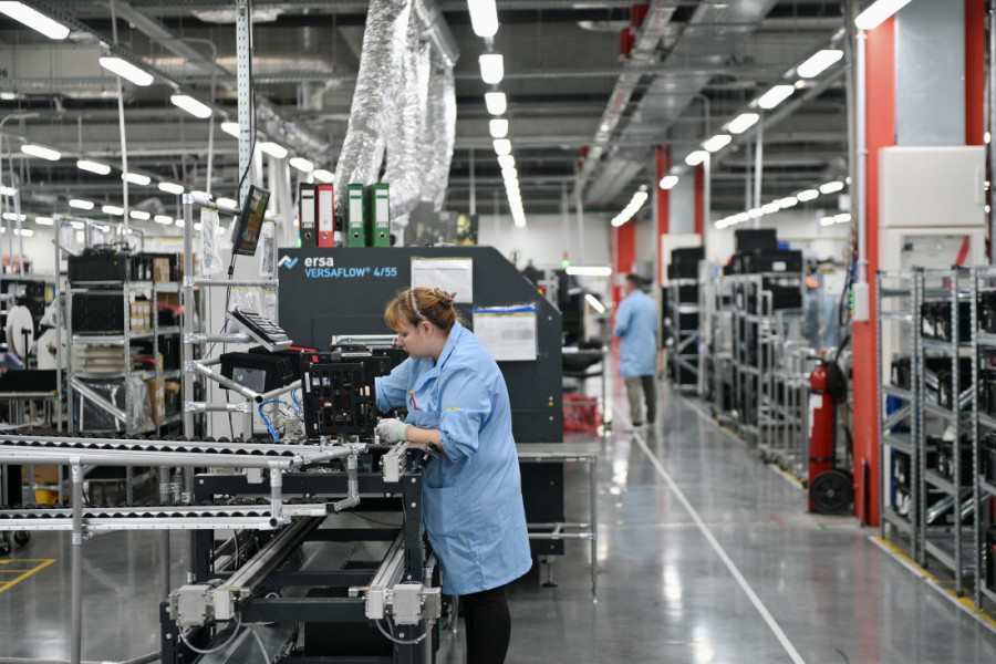 Predsednik se vratio u Niš: Nastavićemo da pomažemo subvencijama (VIDEO/FOTO)