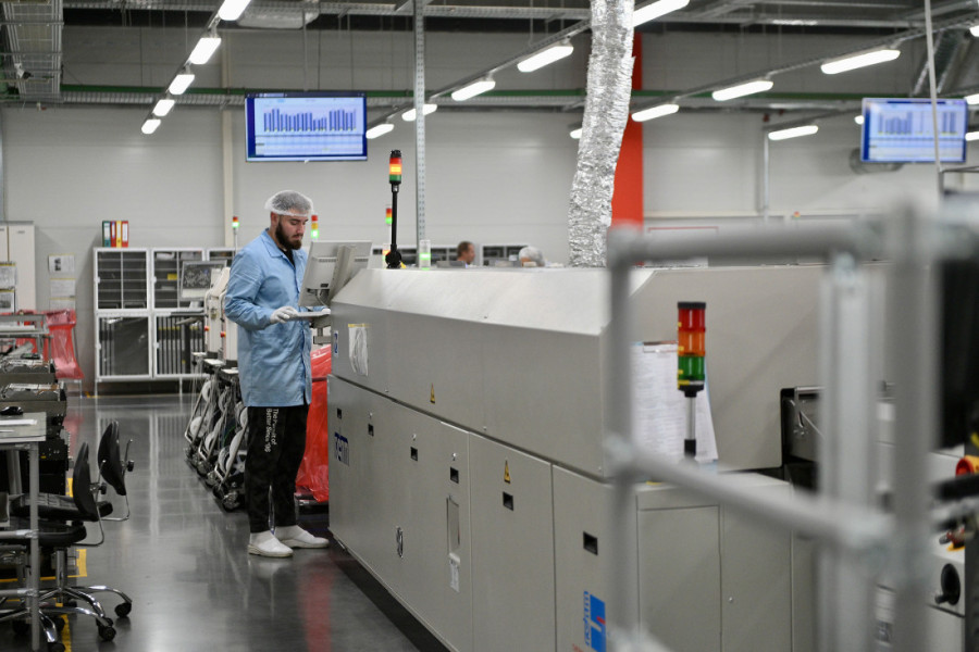 Predsednik se vratio u Niš: Nastavićemo da pomažemo subvencijama (VIDEO/FOTO)