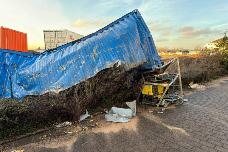Bomba iz Drugog svetskog rata oštetila 28 stanova: Usmerena detonacija pošla po zlu, eksplozija zatresla grad