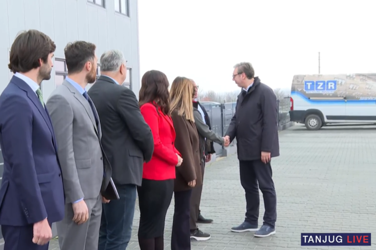 Predsednik se vratio u Niš: Nastavićemo da pomažemo subvencijama (VIDEO/FOTO)
