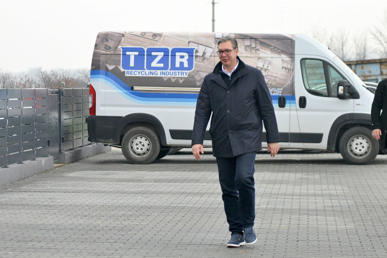 Predsednik se vratio u Niš: Nastavićemo da pomažemo subvencijama (VIDEO/FOTO)