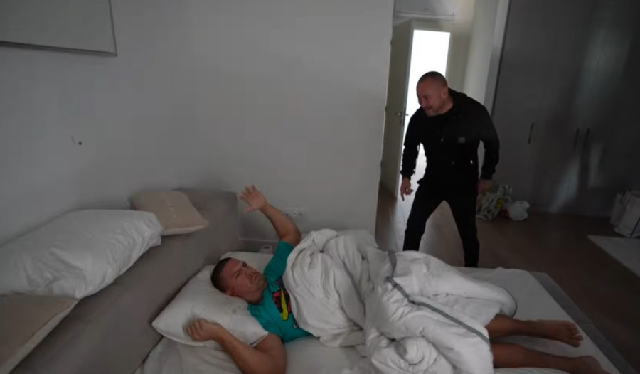 Đani upao u stan Bake Praseta, pa mu zapevao na uvce: Jutjuber nije znao šta ga je snašlo (VIDEO)