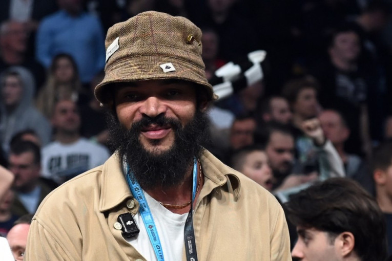 Legendarni NBA košarkaš popio 10 rakija, odgledao "večiti derbi", a onda od Partizana dobio i poklon za pamćenje (VIDEO)