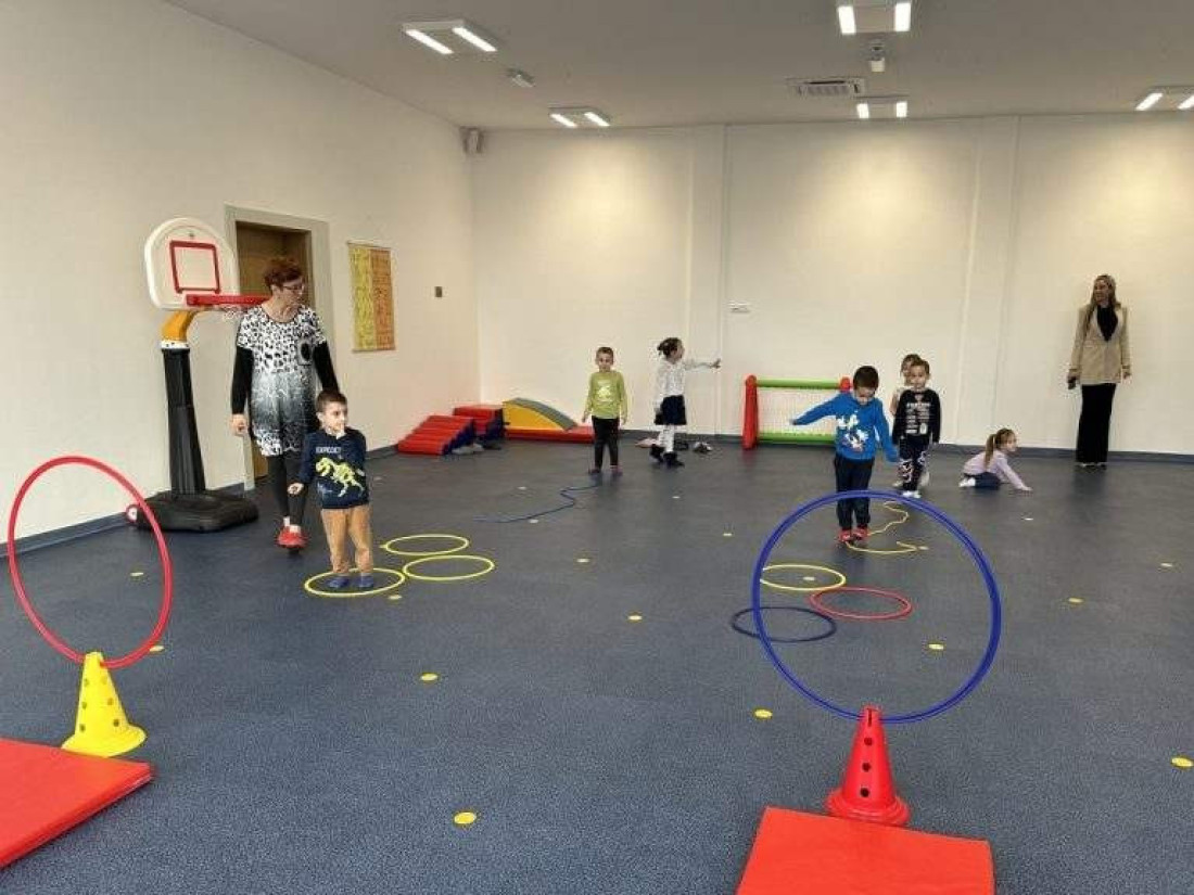 U porodici ostaje 136.000 dinara: Grad Novi Sad finansira besplatne vrtiće i knjige, ali to nije sve!