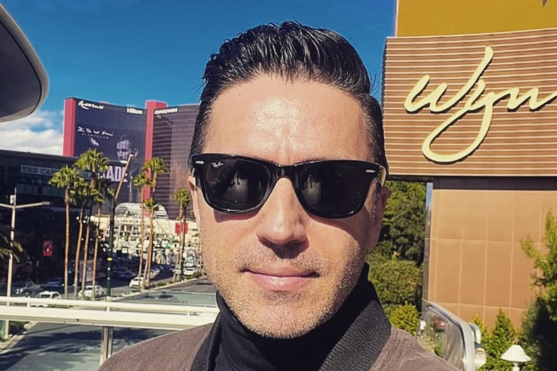 Vlada Stanojević došao u Beograd, pa pravo u kafanu! Hitovi s ludog dočeka proslavljenog voditelja (FOTO)