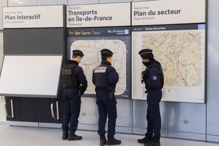 Nož zbog cigarete: Napadnuti vozači u Parizu, jedan izboden