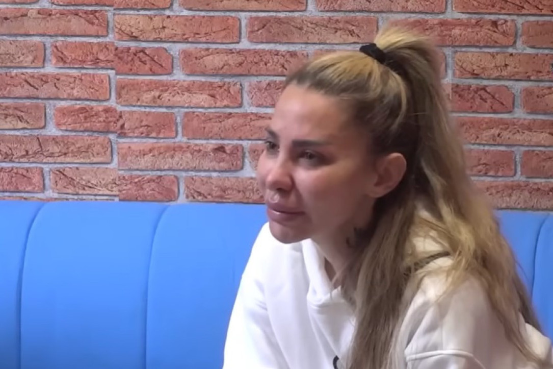"Prsti su mi krvavi, lice mi je unakaženo" Aneli tražila medicinsku pomoć nakon tuče sa Majom