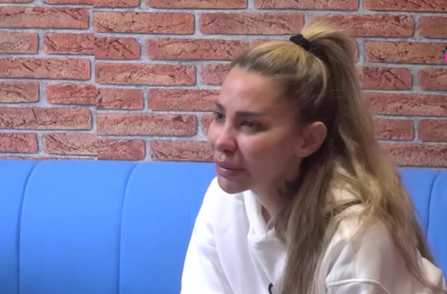 "U Tuzli je radila za pare" Maca Diskrecija oplela po Aneli: Viđala sam je sa sumnjivim muškarcima!