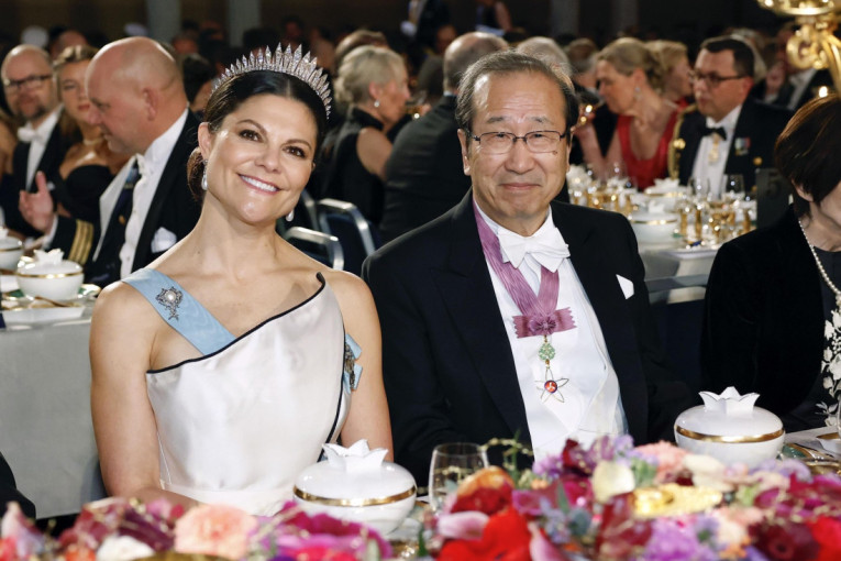 Švedska princeza oduševila u haljini svoje majke staroj tri decenije: Dala joj je moderan zaokret (FOTO)