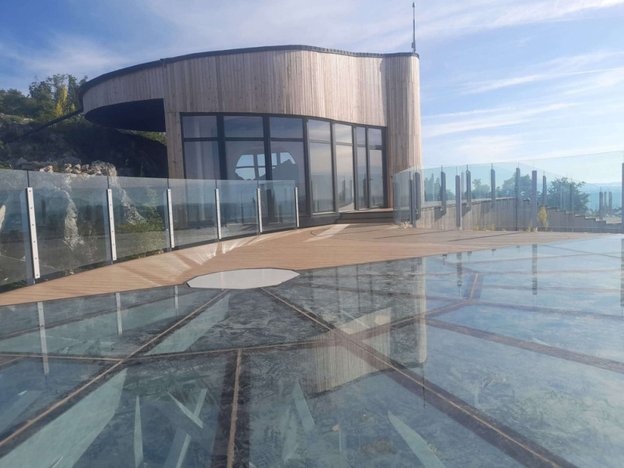 Nestvarno mesto u srcu Srbije gde planina ljubi nebo: Željno se iščekuje otvaranje staklenog čuda (FOTO)