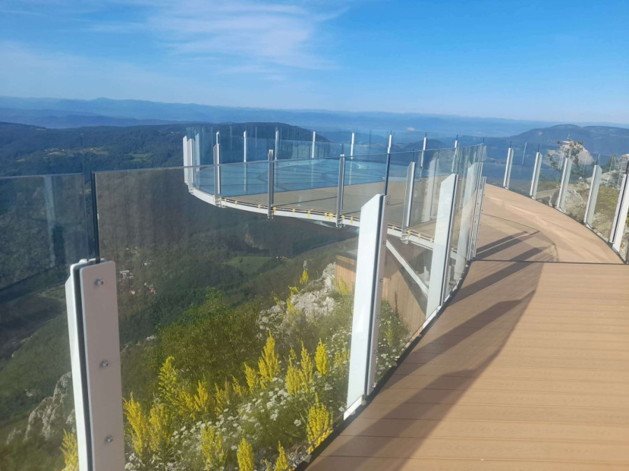 Nestvarno mesto u srcu Srbije gde planina ljubi nebo: Željno se iščekuje otvaranje staklenog čuda (FOTO)
