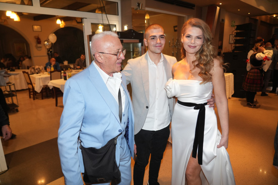 Duboki dekolte i šlic do kuka! Taki Marinković pokazao novu devojku! (FOTO)