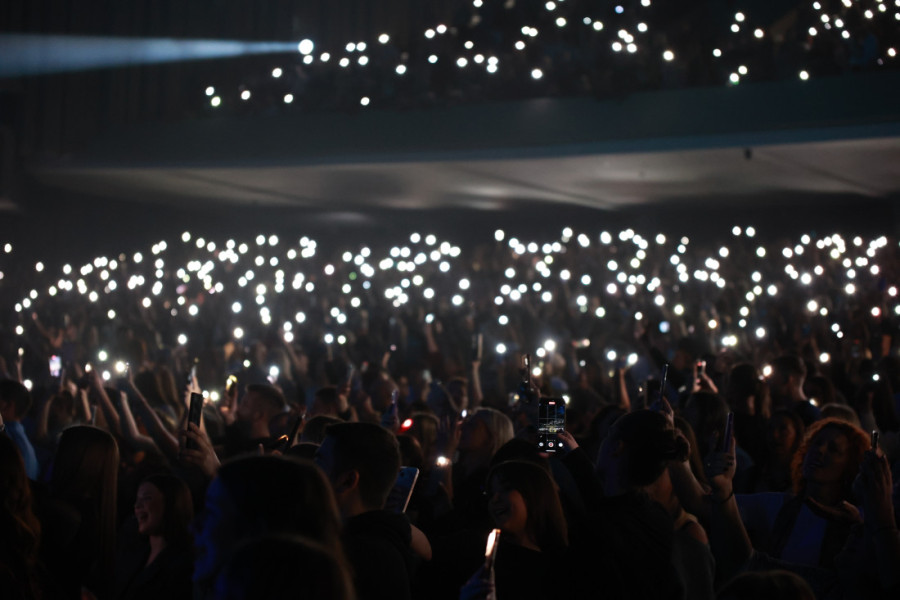 Emocije, suze i smeh uz najveće hitove pop zvezde! Željko Samardžić održao prvi od tri zakazana koncerta u Sava centru