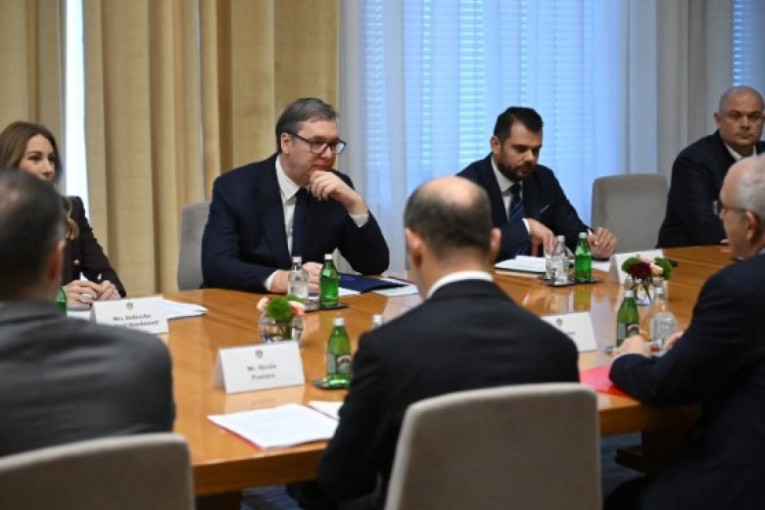 Predsednik Vučić sa delegacijom Svetske banke: Izuzetno produktivan sastanak (FOTO)