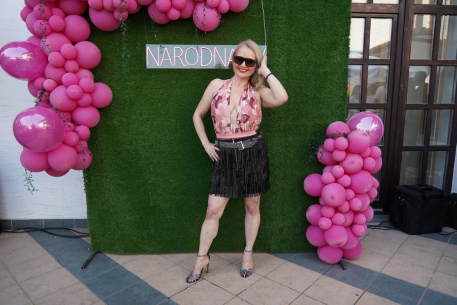 Zaleđene u prošlom veku! Ove pevačice su kraljice modnih gafova: Vreme ih nije pomerilo ni milimetar!